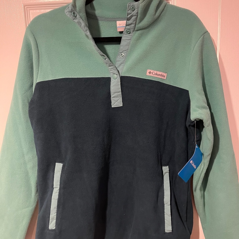 Columbia Women’s fleece pullover with buttons